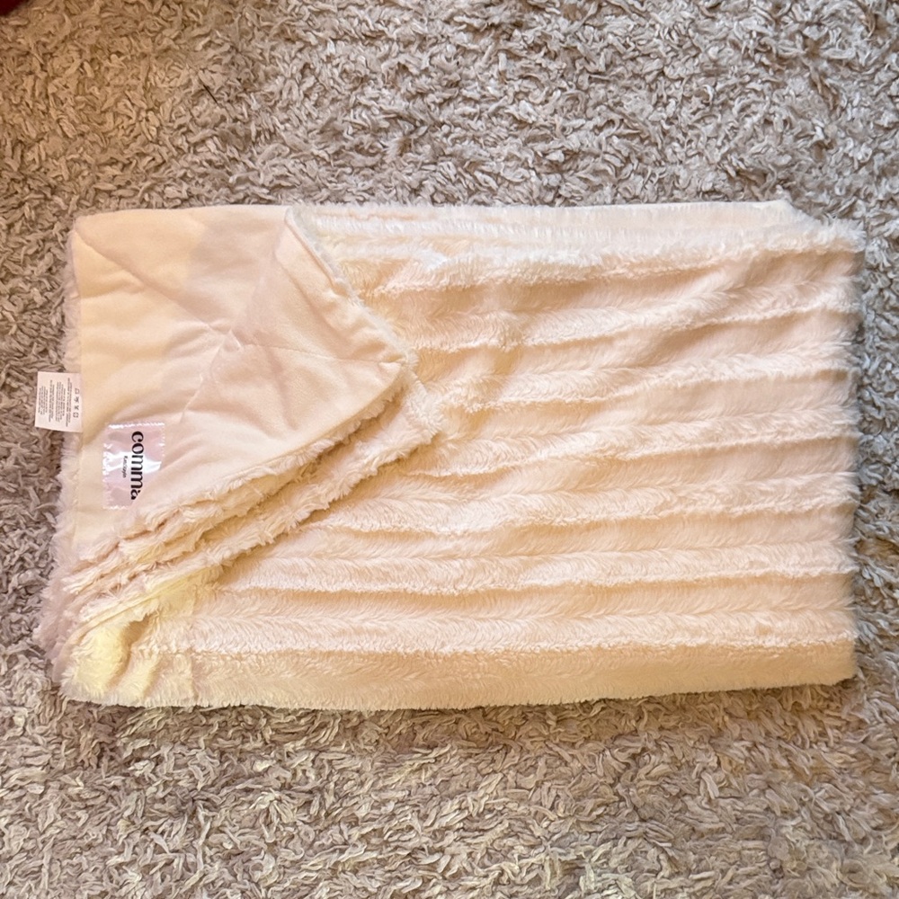 Cozy Faux Fur Throw